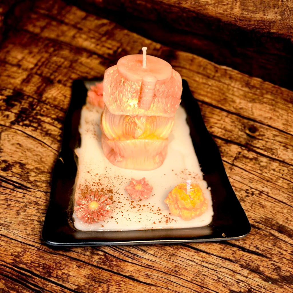 „Gemütliches Zuhause“ – Duftkerzen in hitzebeständiger Schale mit Haus- und Blumenform, Holz- & Zimtduft