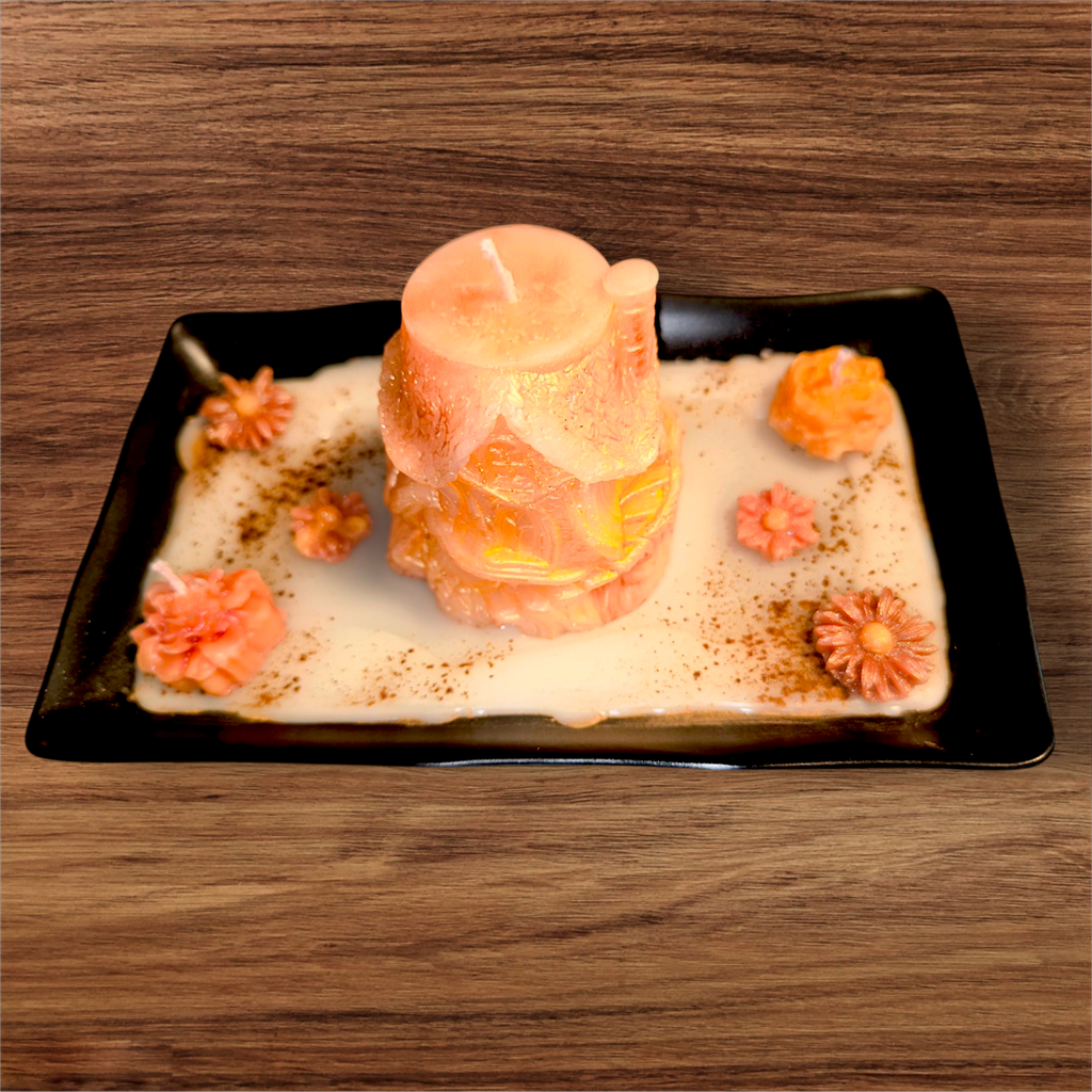 „Gemütliches Zuhause“ – Duftkerzen in hitzebeständiger Schale mit Haus- und Blumenform, Holz- & Zimtduft