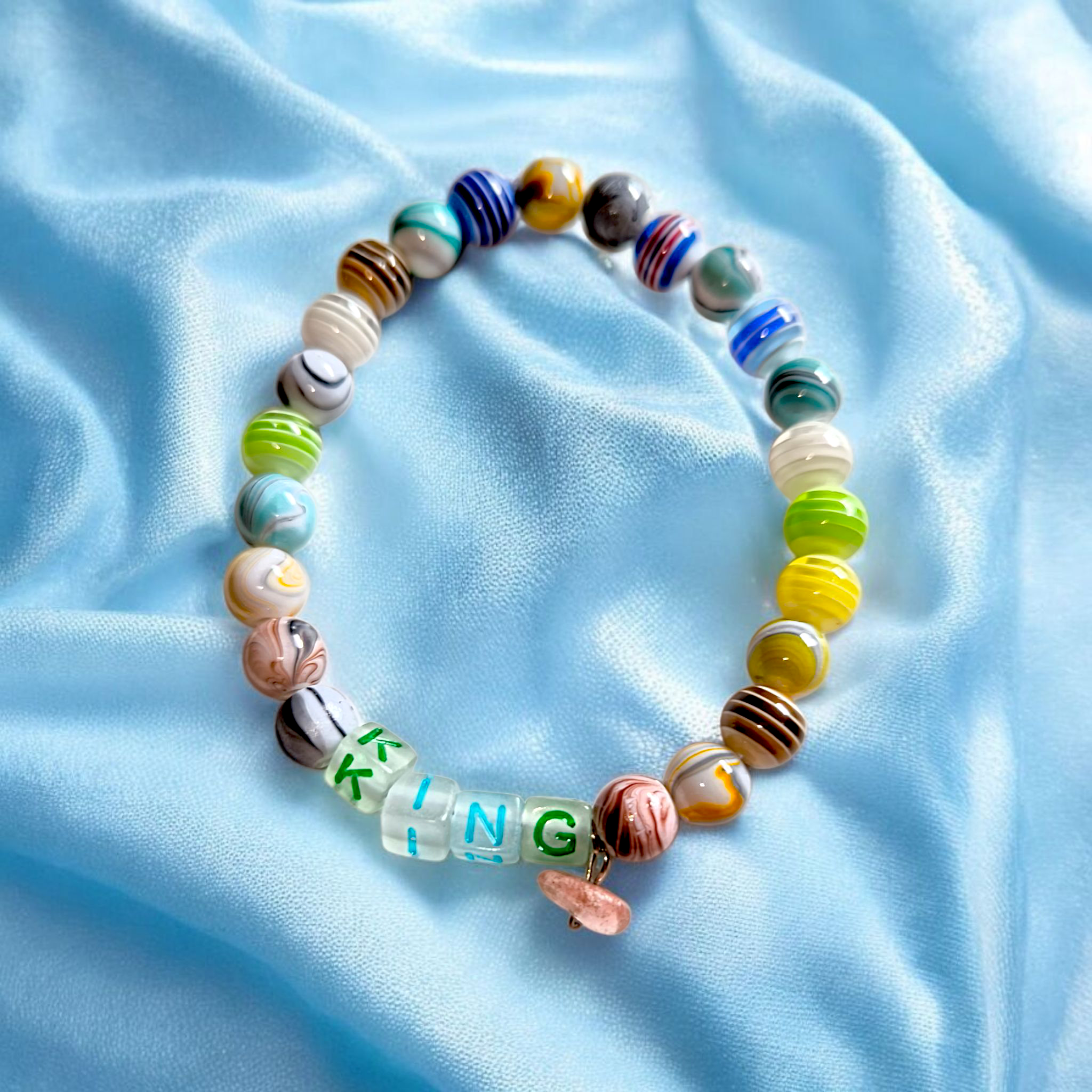 Partnerarmbänder „King & Queen“ – Liebe & Harmonie mit Rosenquarz und bunten Perlen