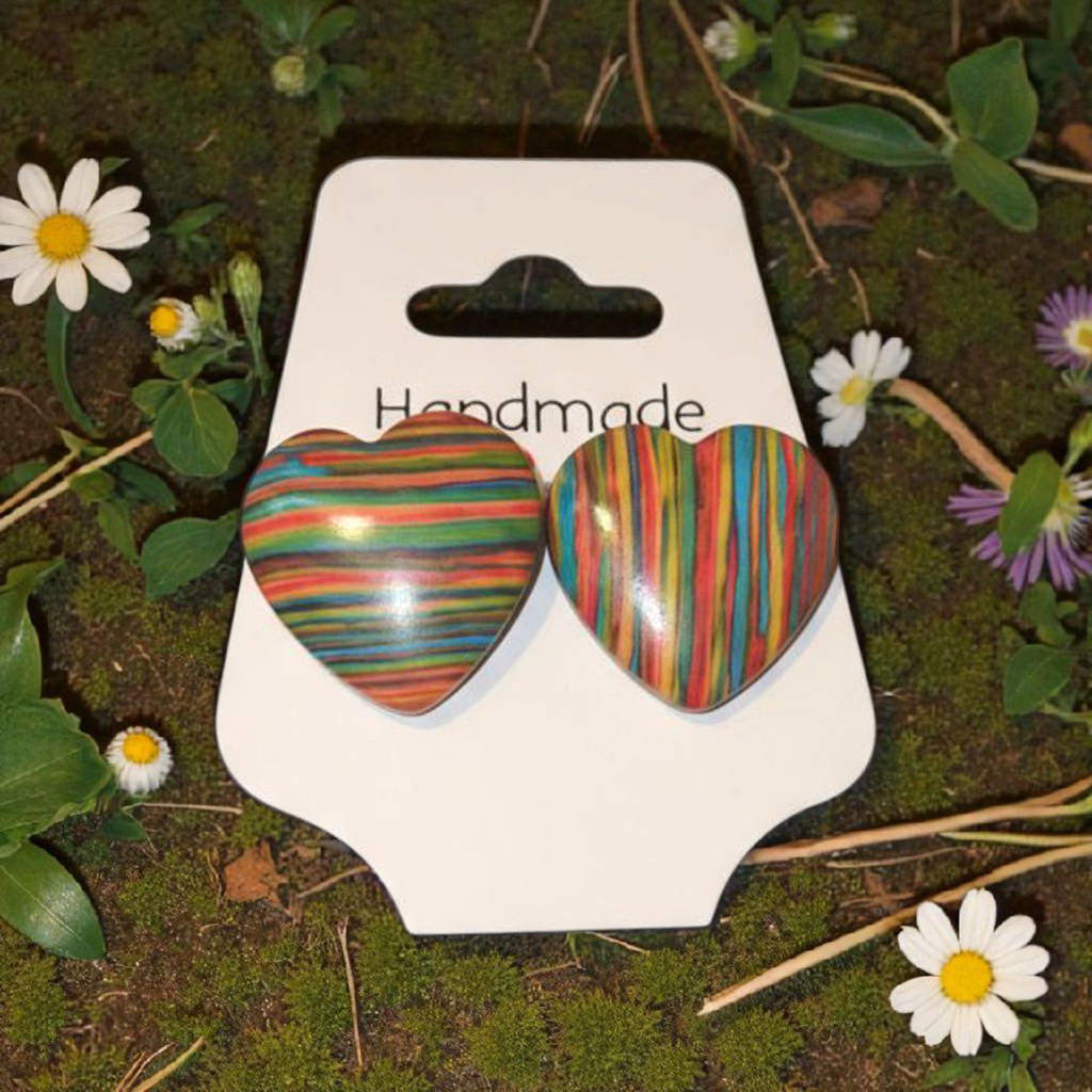 Handgemachte Herz-Ohrringe mit bunten Linien – Boho-Schmuck in Blau, Rot, Gelb, Orange & Grün