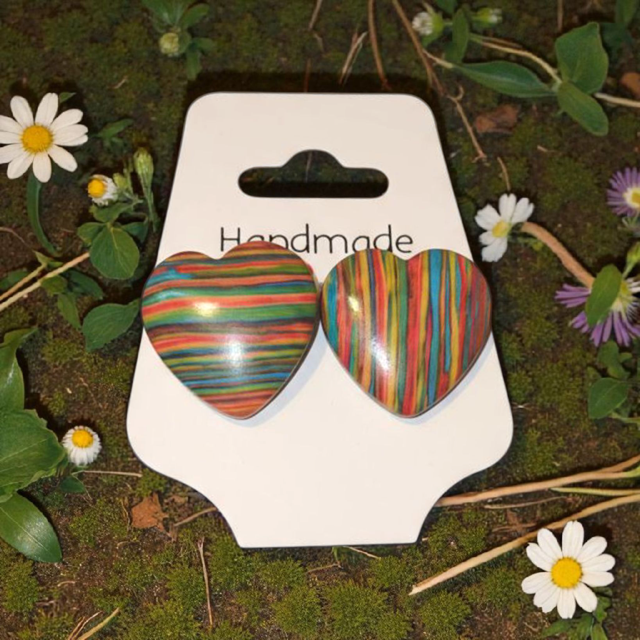 Handgemachte Herz-Ohrringe mit bunten Linien – Boho-Schmuck in Blau, Rot, Gelb, Orange & Grün