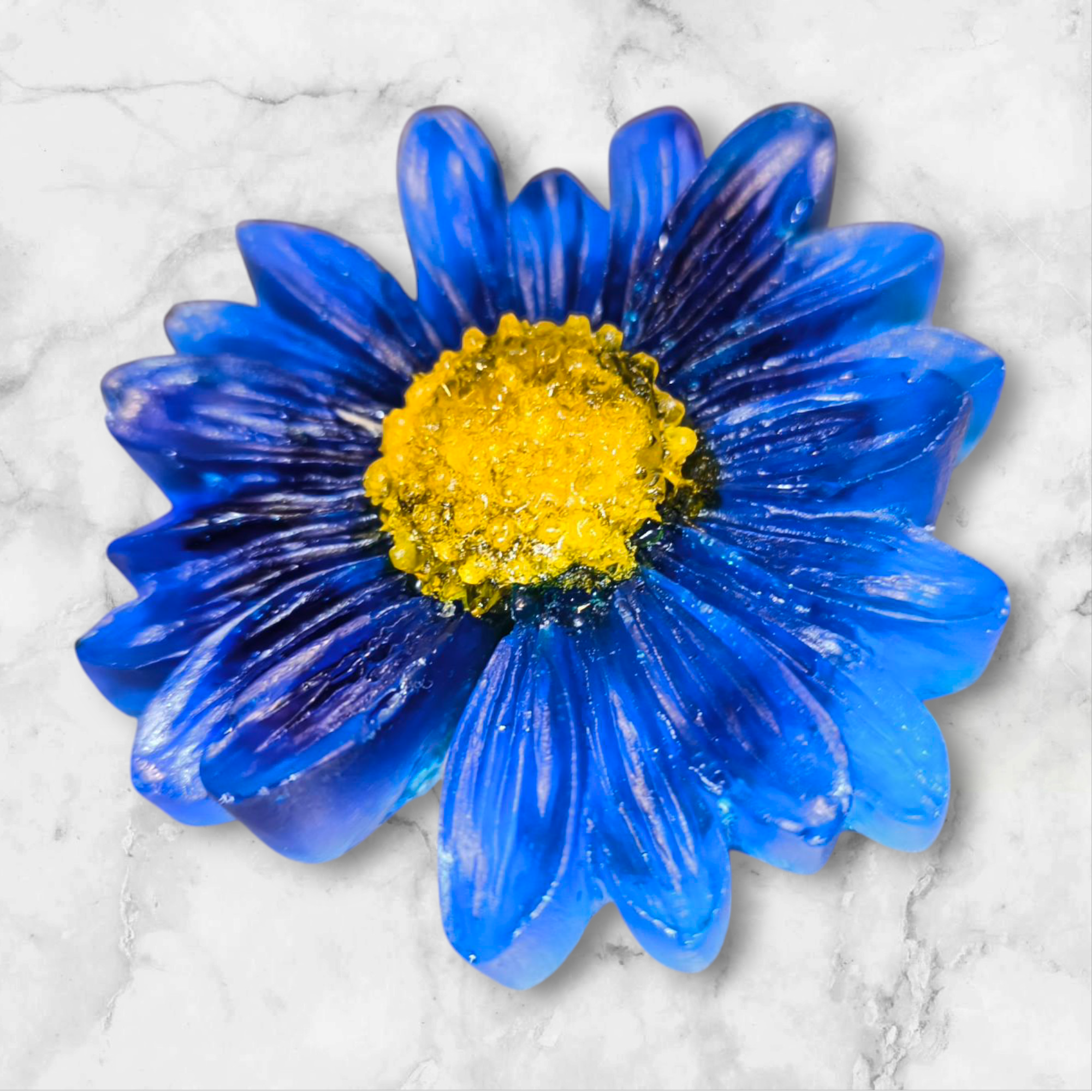 „Lavendelfeeling“ – Glycerinseife in Blütenform, blaue Margerite, beruhigender Lavendelduft